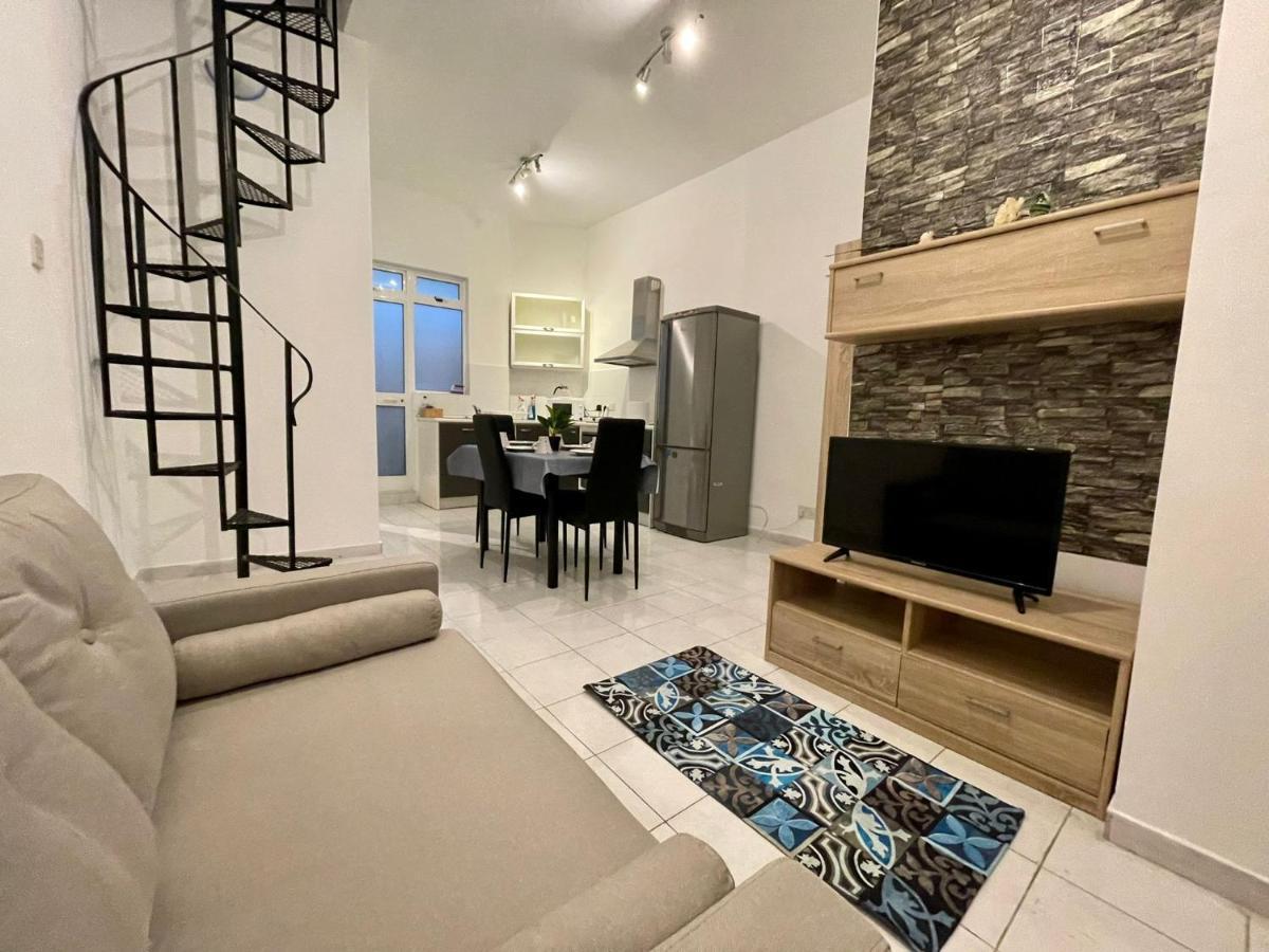 Balesa Property - Modern Duplex House In Central Слима Экстерьер фото