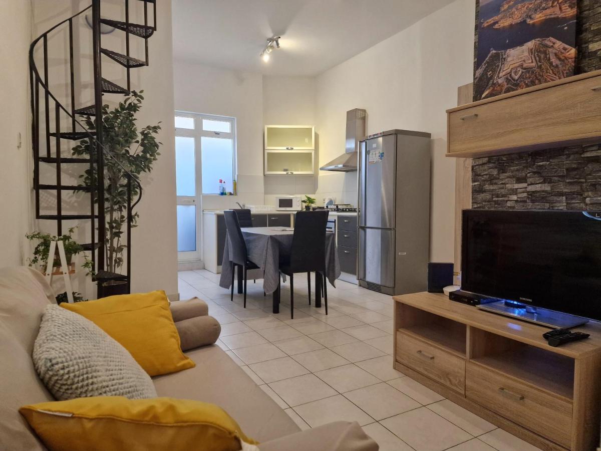 Balesa Property - Modern Duplex House In Central Слима Экстерьер фото